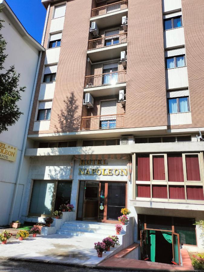 Hotel Napoleon Pontremoli Exterior foto
